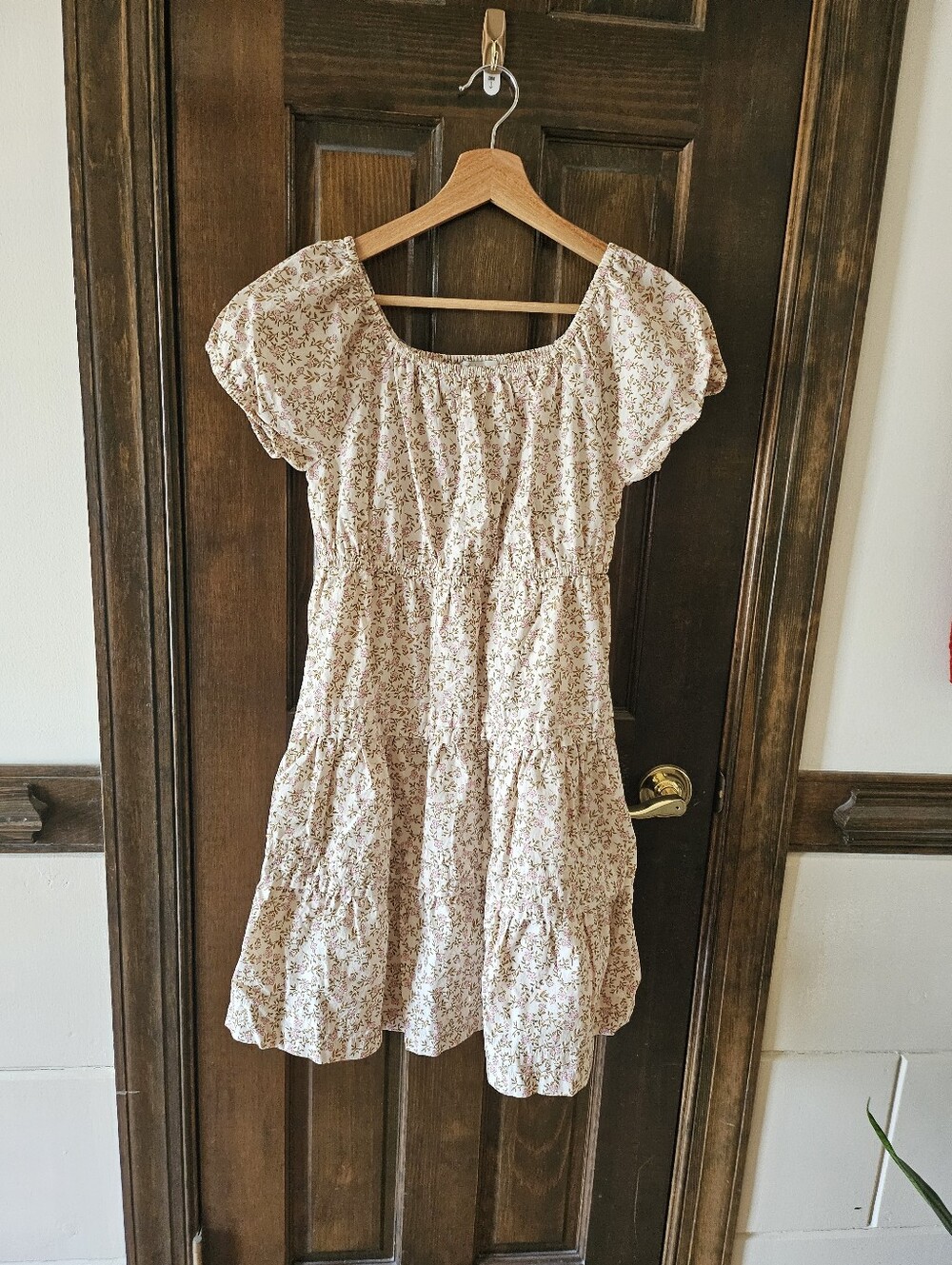 Quince Girls Floral Tiered Cream Dress with Puff Sleeves - Like New